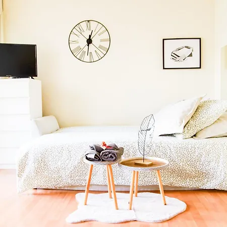 Apartment Studio En Hyper Centre ! Avec Grande Terrasse, Palais Des Papes A 1 Min *