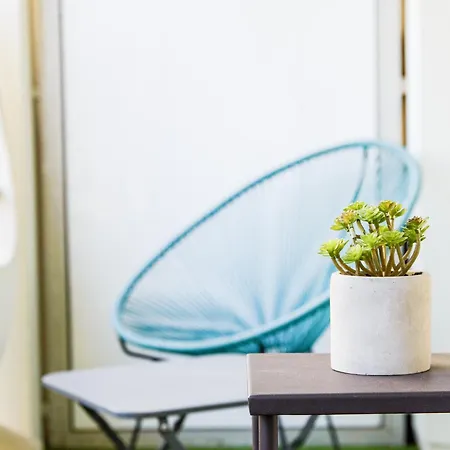 Studio En Hyper Centre ! Avec Grande Terrasse, Palais Des Papes A 1 Min Avignon
