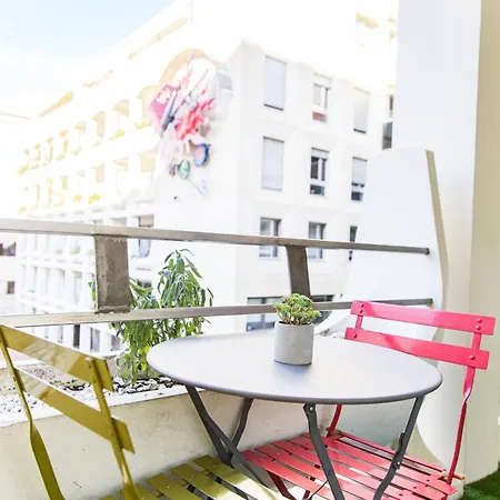 Studio En Hyper Centre ! Avec Grande Terrasse, Palais Des Papes A 1 Min